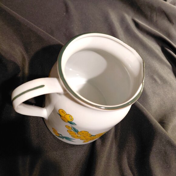 Bright and Cheerful Korean "Berry Patch" Pitcher, NEW TRENDS COLLECTION - Picture 3 of 4